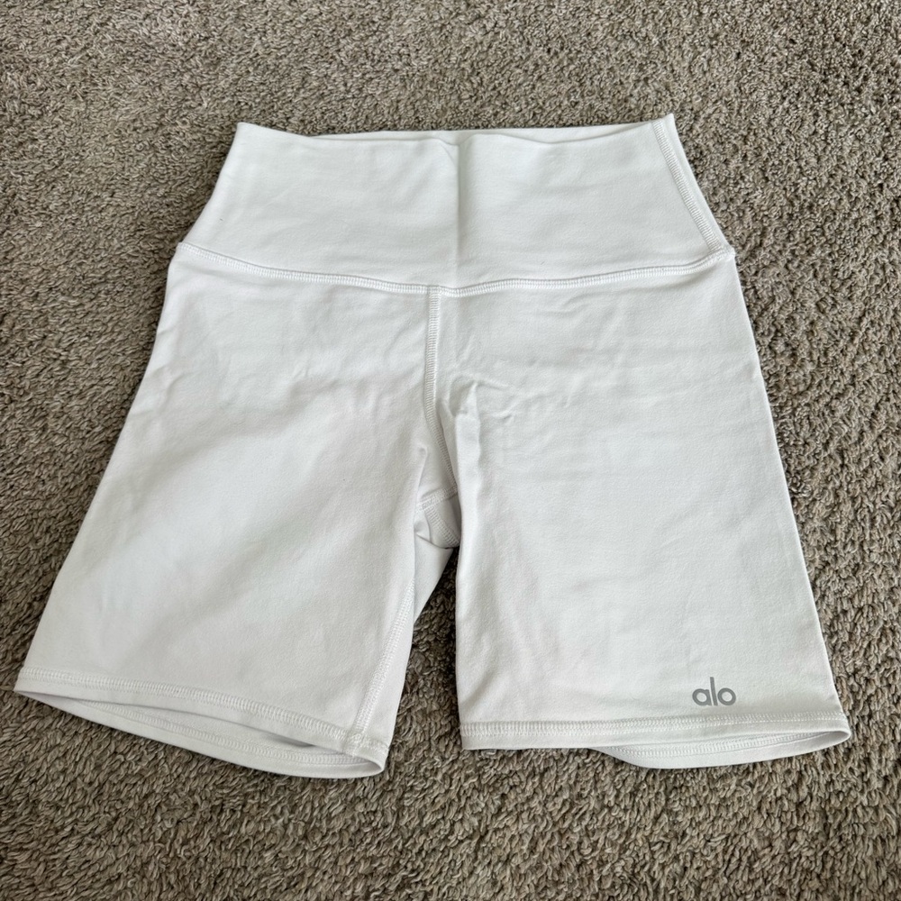 Alo Yoga Airbrush Biker Short White Size Small